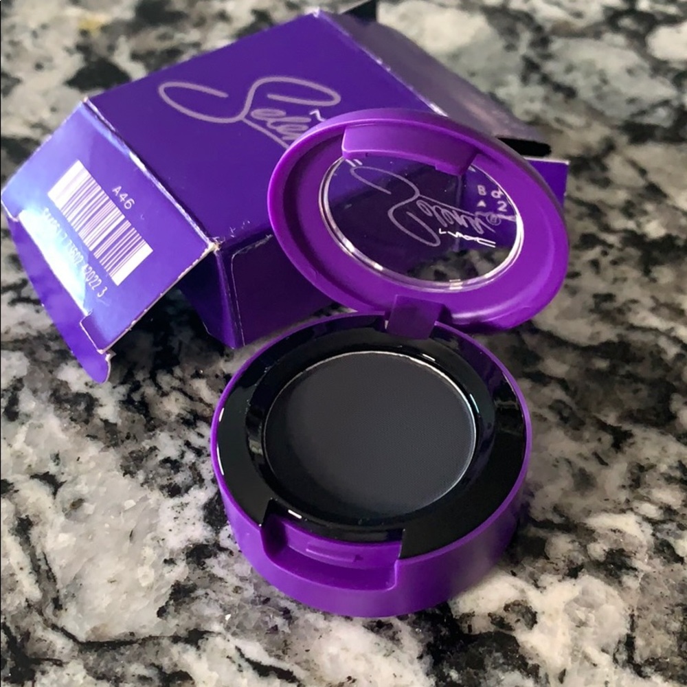 Selena MAC Eyeshadow - Black